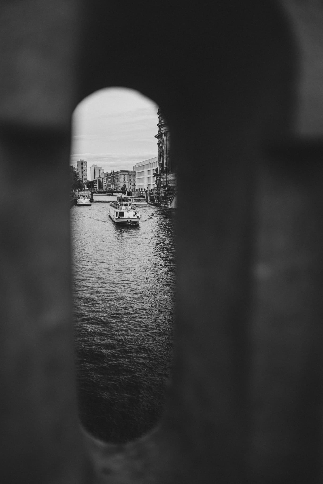 photograph in berlin, shot on NIKON F3 HP with NIKKOR 50MM F/1.4, ILFORD HP5 PLUS 400