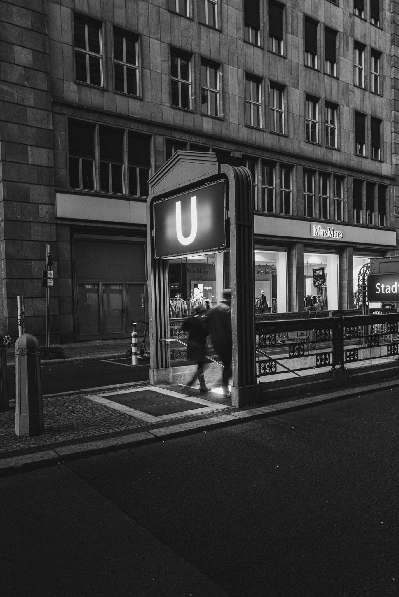 photograph in berlin, shot on NIKON F3 HP with NIKKOR 50MM F/1.4, ILFORD HP5 PLUS 400