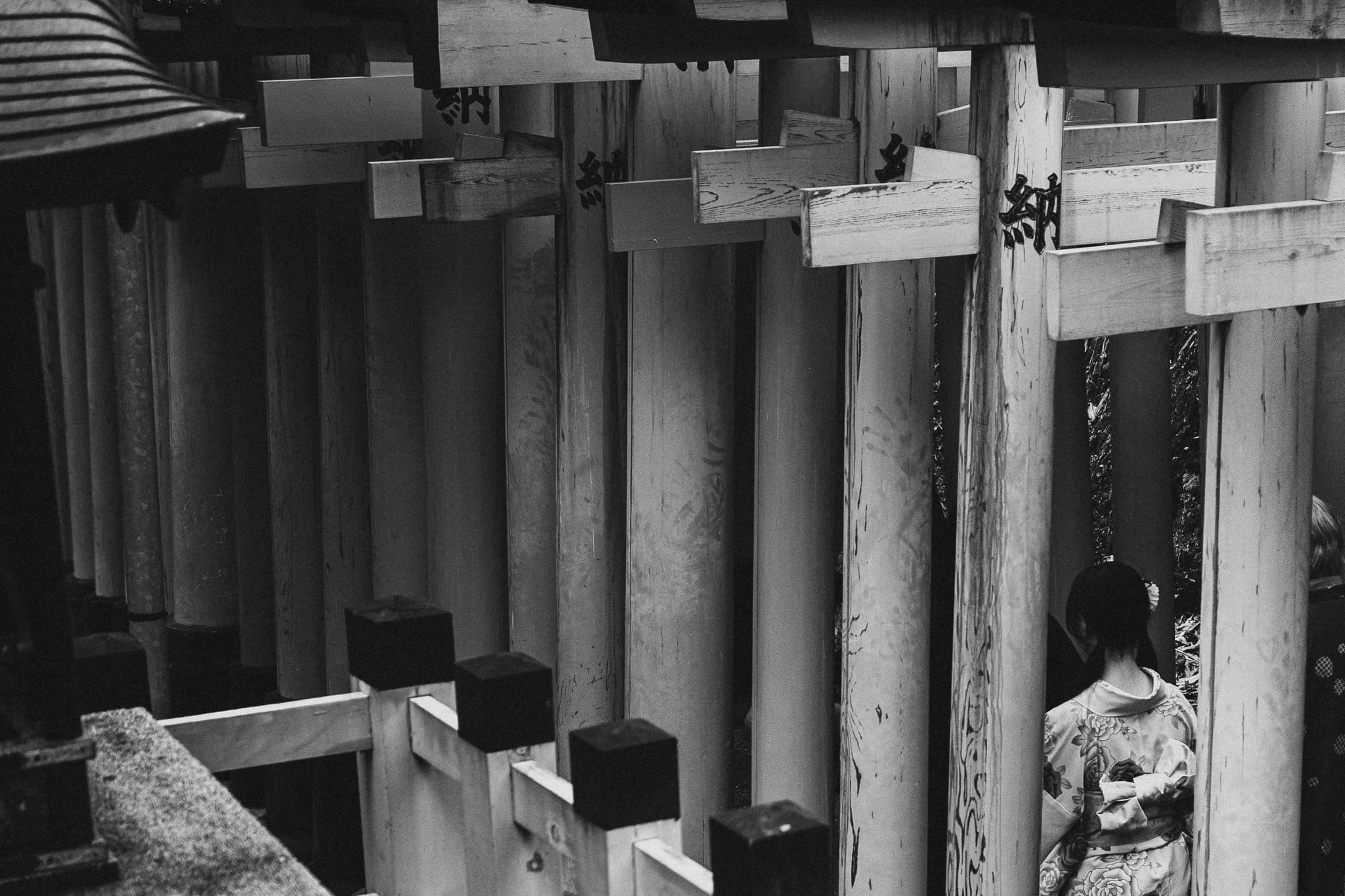 photograph in tokyo & kyoto, shot on NIKON F3 HP with NIKKOR 50MM F/1.4, ILFORD HP5 PLUS 400