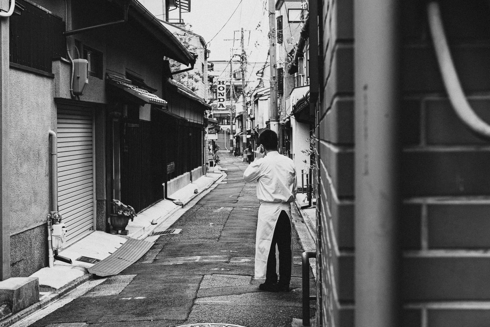 photograph in tokyo & kyoto, shot on NIKON F3 HP with NIKKOR 50MM F/1.4, ILFORD HP5 PLUS 400