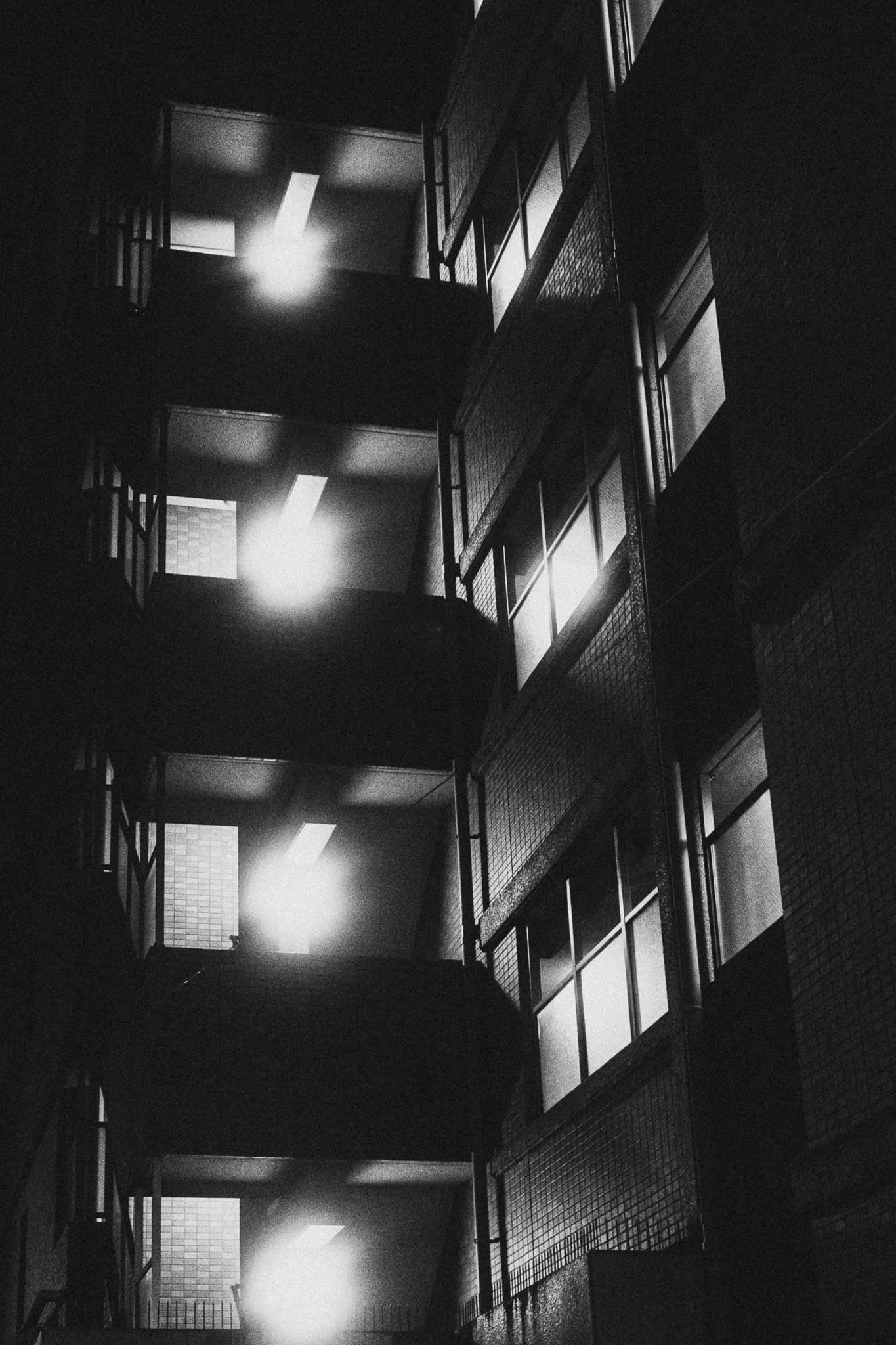 photograph in tokyo & kyoto, shot on NIKON F3 HP with NIKKOR 50MM F/1.4, ILFORD HP5 PLUS 400