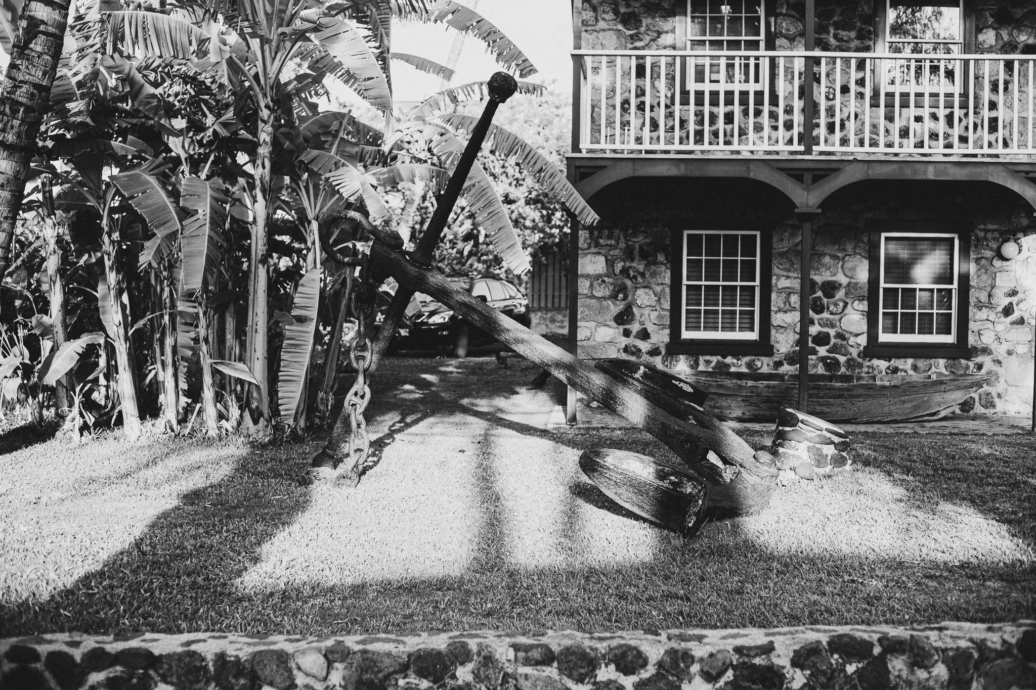photograph in lahaina, shot on NIKON F3 HP with NIKKOR 50MM F/1.4, ILFORD HP5 PLUS 400