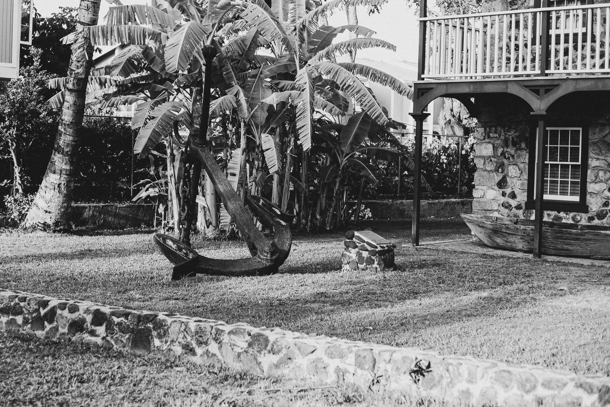 photograph in lahaina, shot on NIKON F3 HP with NIKKOR 50MM F/1.4, ILFORD HP5 PLUS 400