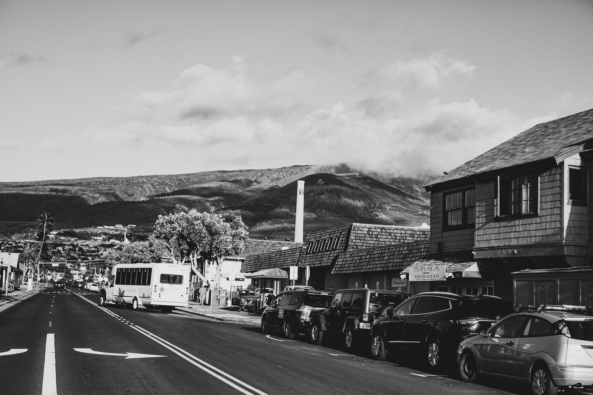 photograph in lahaina, shot on NIKON F3 HP with NIKKOR 50MM F/1.4, ILFORD HP5 PLUS 400