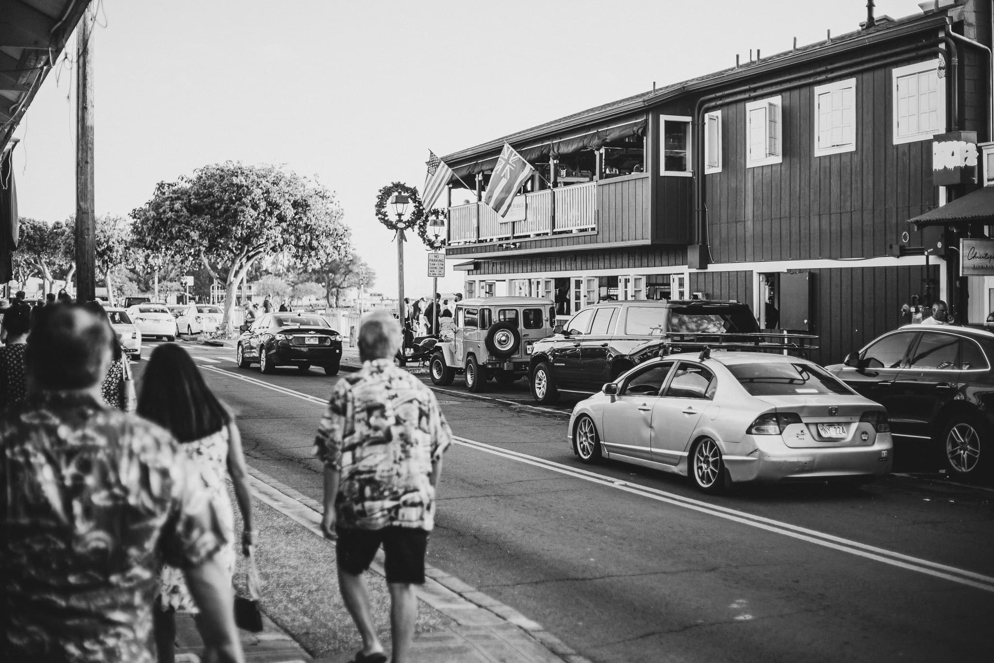 photograph in lahaina, shot on NIKON F3 HP with NIKKOR 50MM F/1.4, ILFORD HP5 PLUS 400